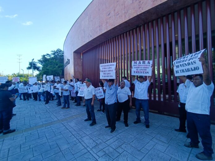 De nuevo se manifiestan taxistas contra amparo de Uber