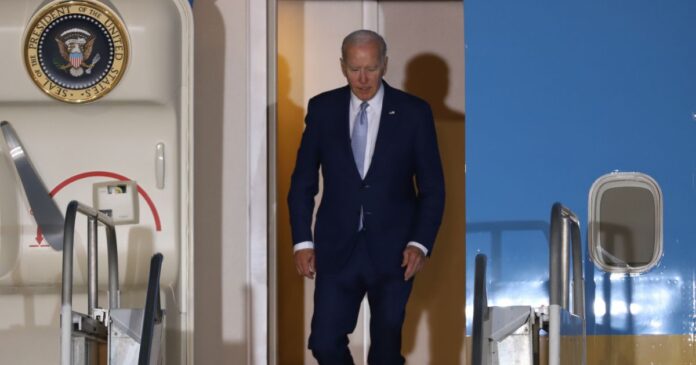 Llega Biden a México; AMLO lo recibe en el AIFA