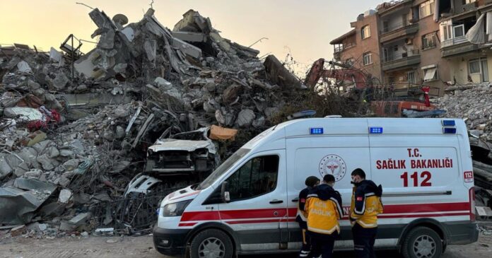 Aumentan a 36.000 los muertos por los terremotos en Turquía