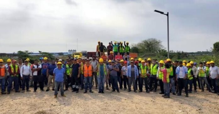 Hacen paro obreros del Tren Maya en Tabasco