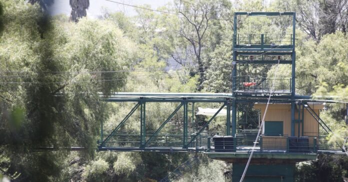 Tras caída de niño de tirolesa, cierran parque en MTY