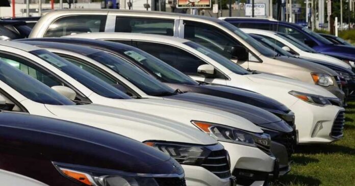 Venta de autos logra su mayor alza en 25 meses