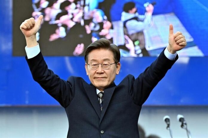 Lee Jae-myung, el opositor obrero surcoreano apuñalado