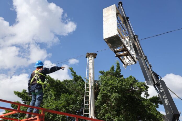 Litigan por retiro de anuncio en bulevar Colosio