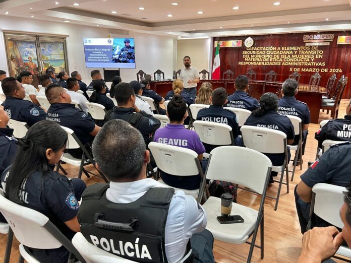 Capacitan a policías de Isla Mujeres