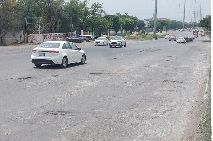 Dejan crecer daños en carretera a Santa Rosa