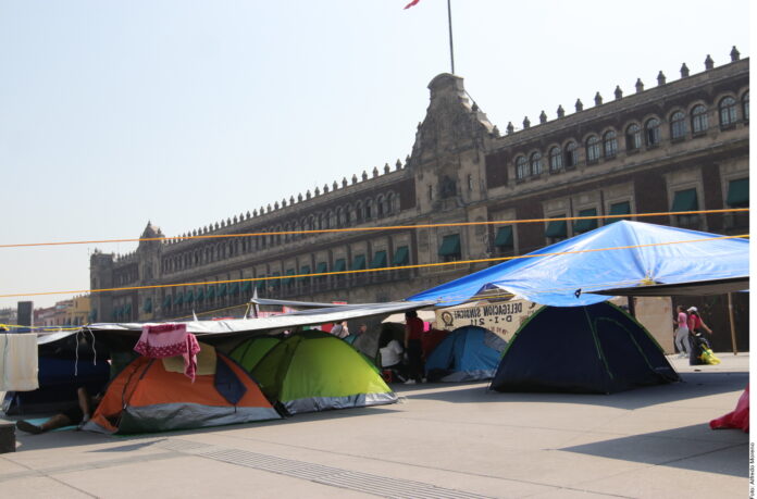 Ojalá CNTE deje de protestar en el Zócalo, dice AMLO