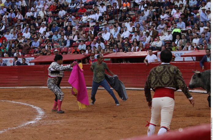 Ordenan a Sader vigilar corridas de toros