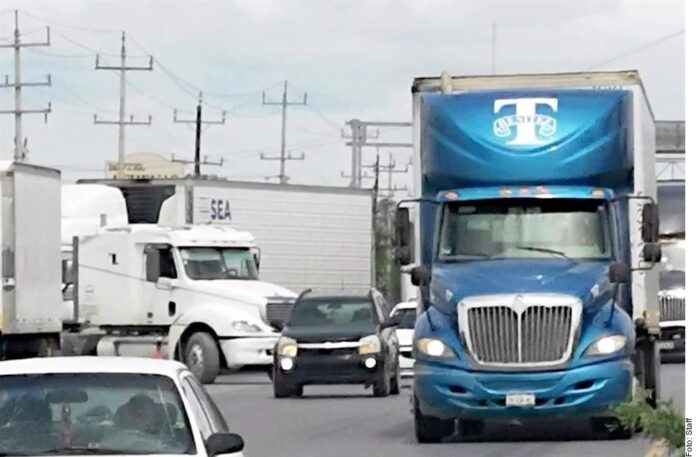 Anuncian transportistas protesta; reprochan a Samuel