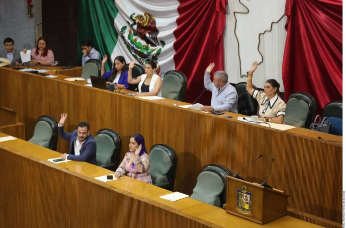 Rebaja Congreso de Nuevo León $2 millones a faltistas