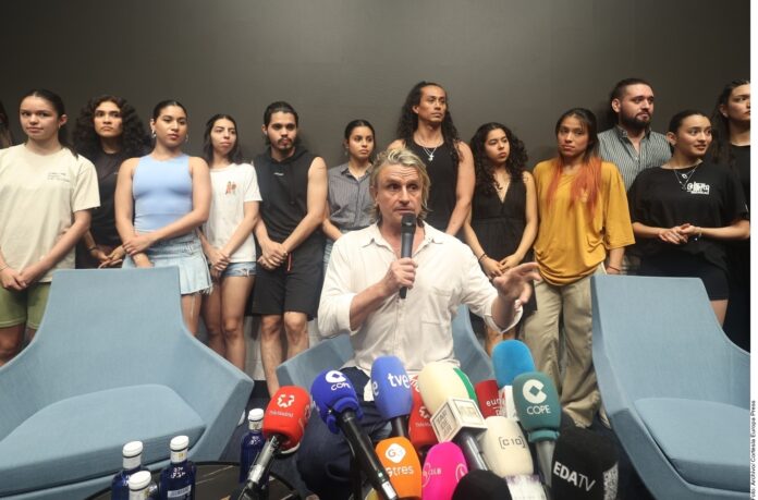 Exhibe Nacho Cano chantaje de exbecaria mexicana