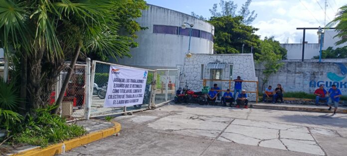 Protestan trabajadores de Aguakan por contrato colectivo