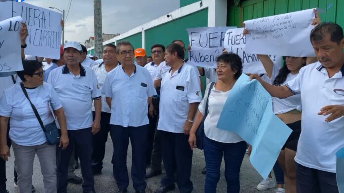 Reclaman taxistas de Cancún abandono de líder sindical