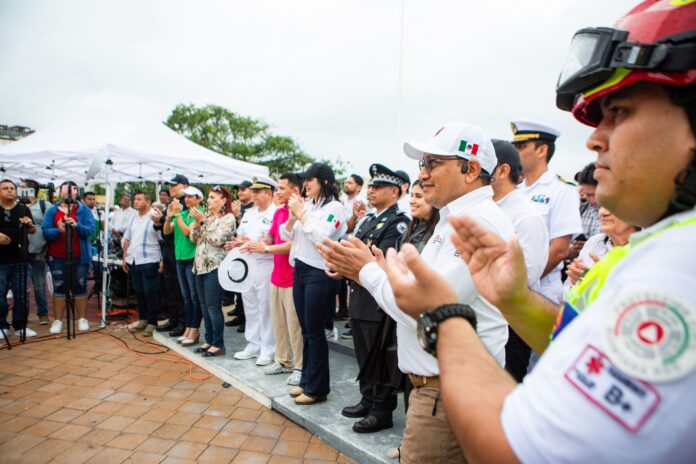 Nutrida participación en desfile de la Revolución, en Solidaridad