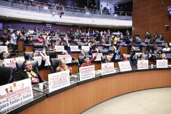 Izquierda y derecha se rinden ante trabajadores