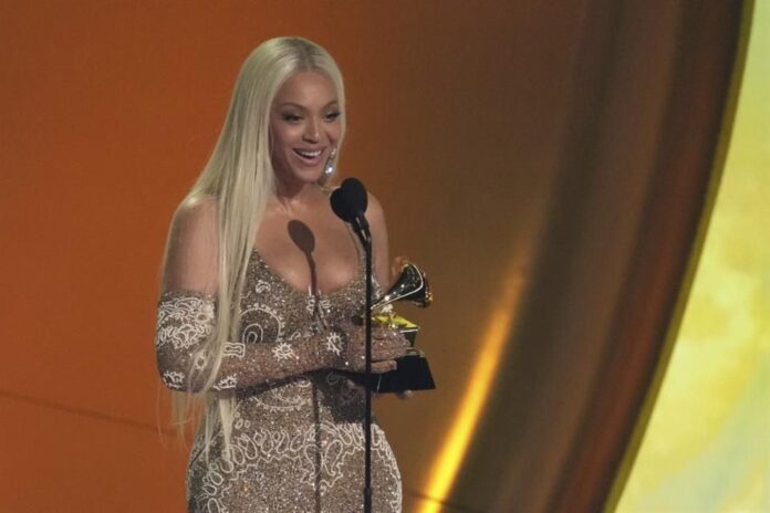 Logra Beyoncé su primer Grammy a Álbum del Año