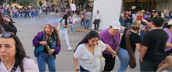 Marcha del 8M en Oaxaca Protesta Feminista y Contención Policial