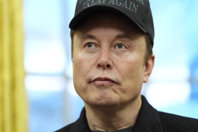 Elon Musk acusa ciberataque coordinado contra X