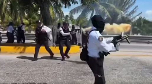 dispersan taxistas con gas lacrimogeno en campeche1