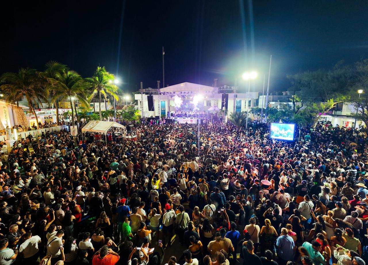 festeja isla mujeres con edwin luna y la trakalosa de monterrey1
