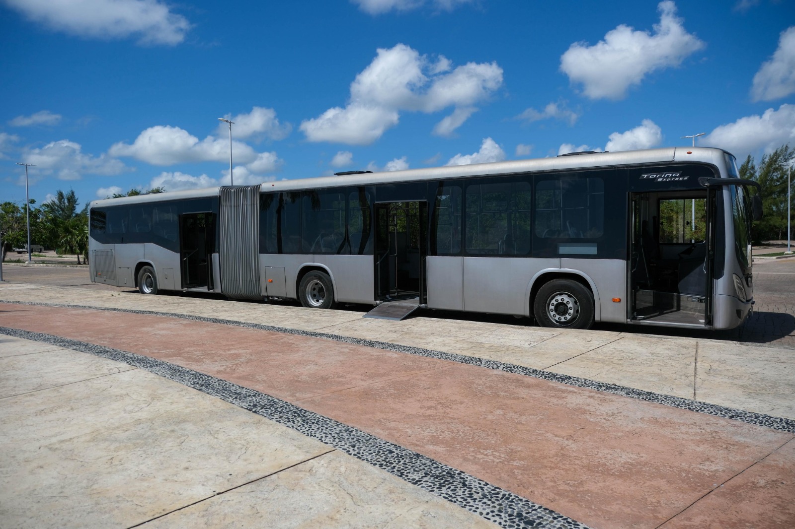 Hacen ensayos con autobuses articulados en Cancún 1 hacen ensayos con autobuses articulados en cancun1