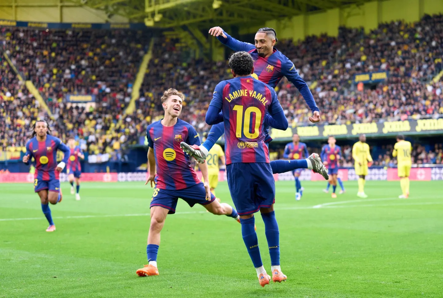 El Barcelona cierra el año como líder de La Liga - Luces del Siglo