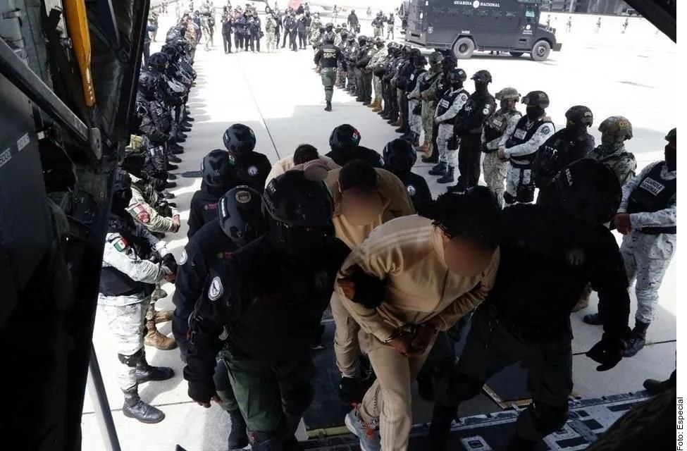 Envía EU a 14 mexicanos a cumplir prisión