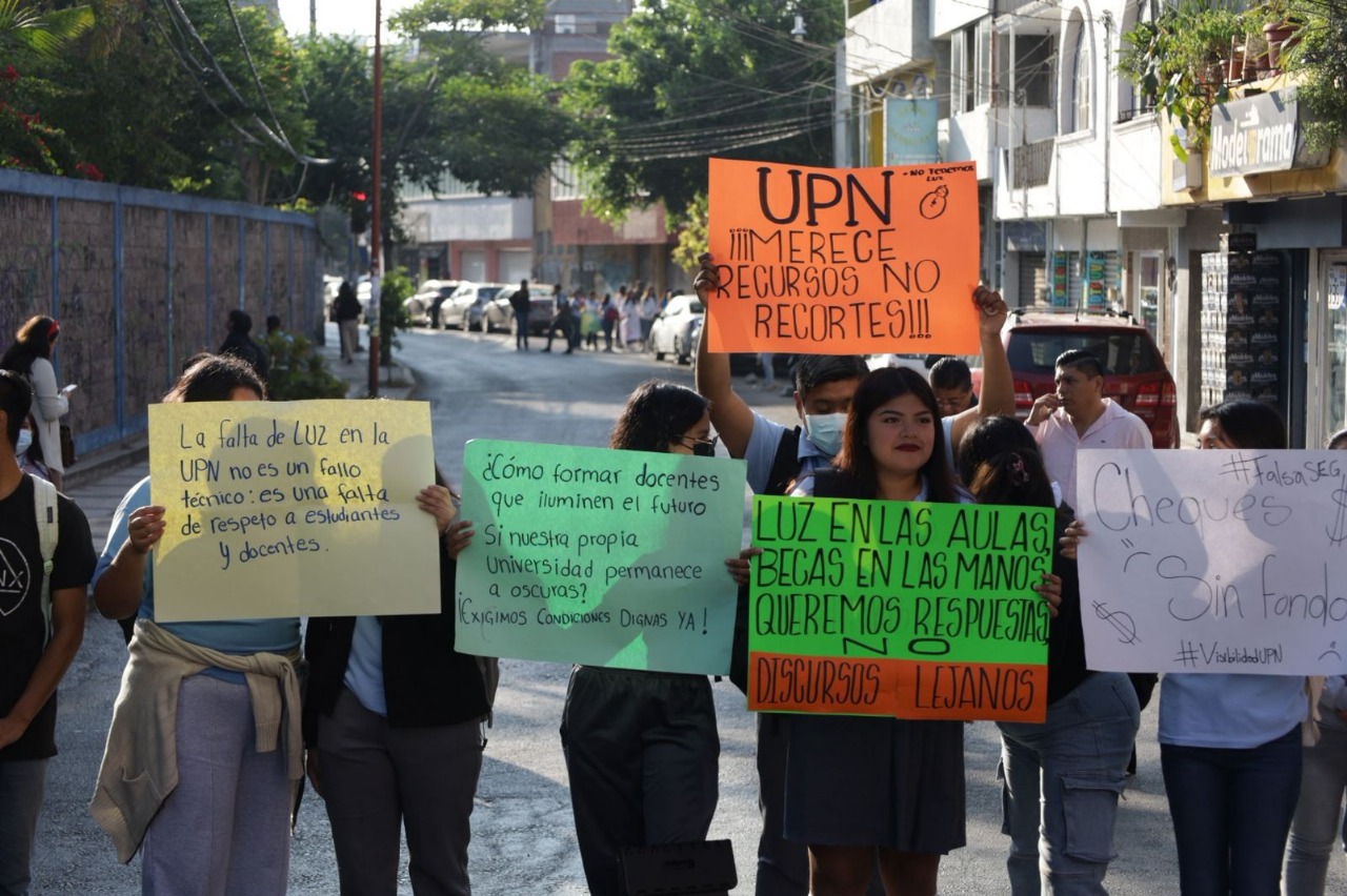 Exigen alumnos electricidad en aulas de UPN en Guerrero 1 exigen alumnos electricidad en aulas de upn en guerrero1