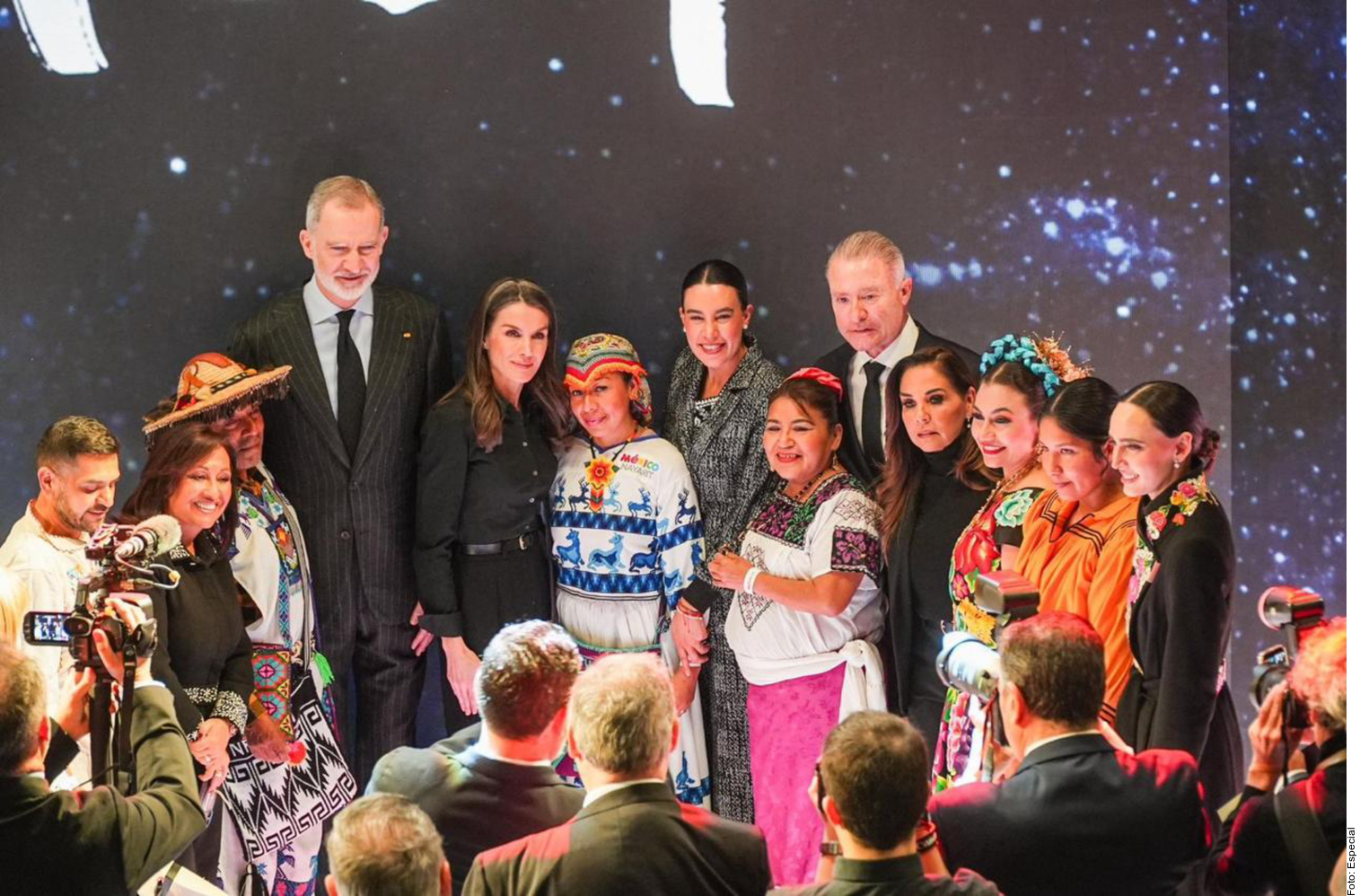 Reyes de España visitan stand de México en la Fitur - Luces del Siglo