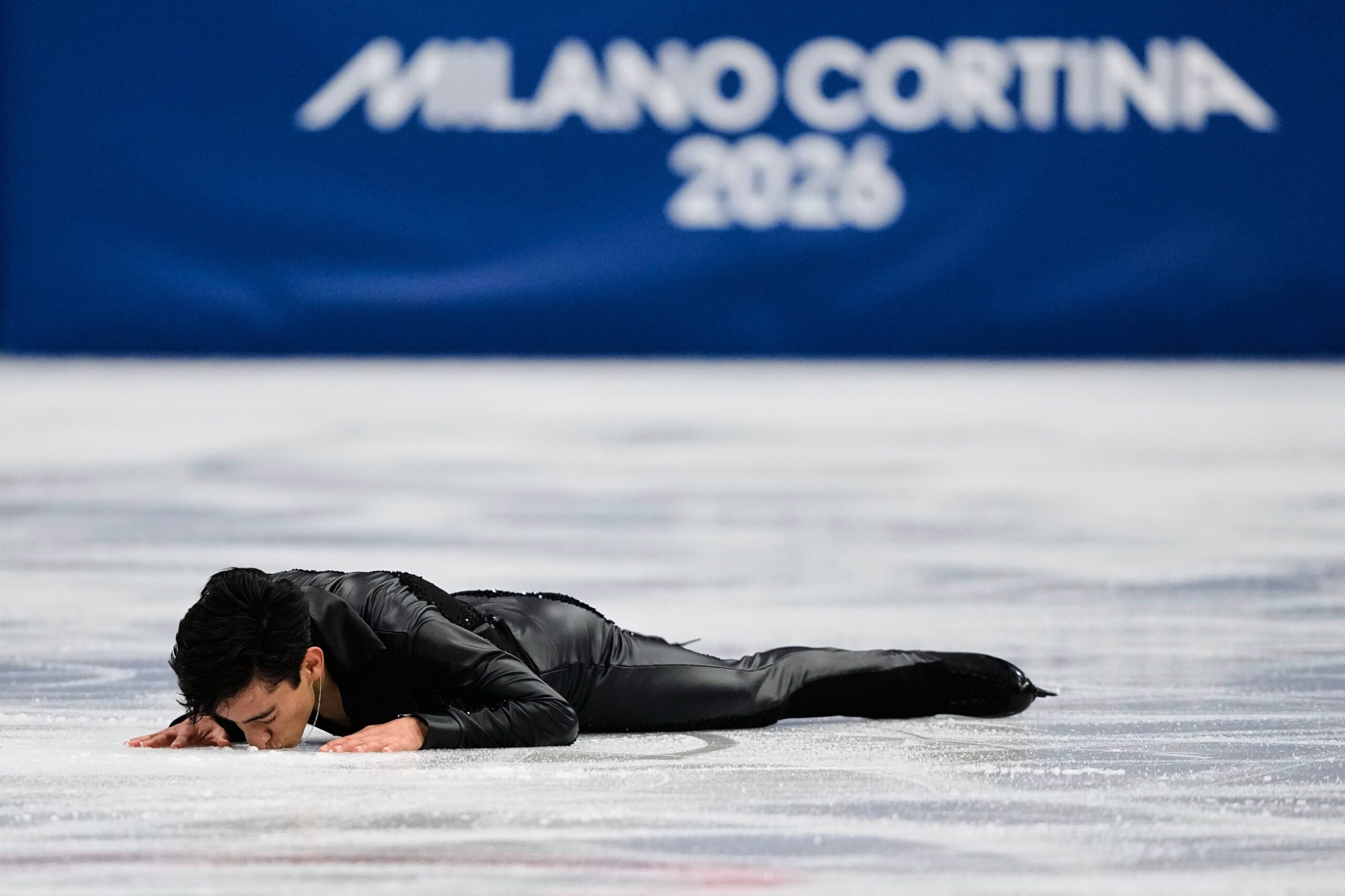donovan carrillo levanta aplausos a ritmo de elvis presley en final olimpica 1 scaled