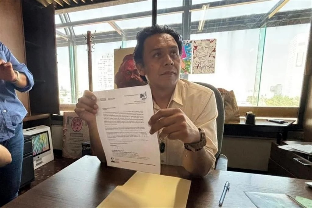 marx arriaga deja oficinas de la sep volvera a dar clases1