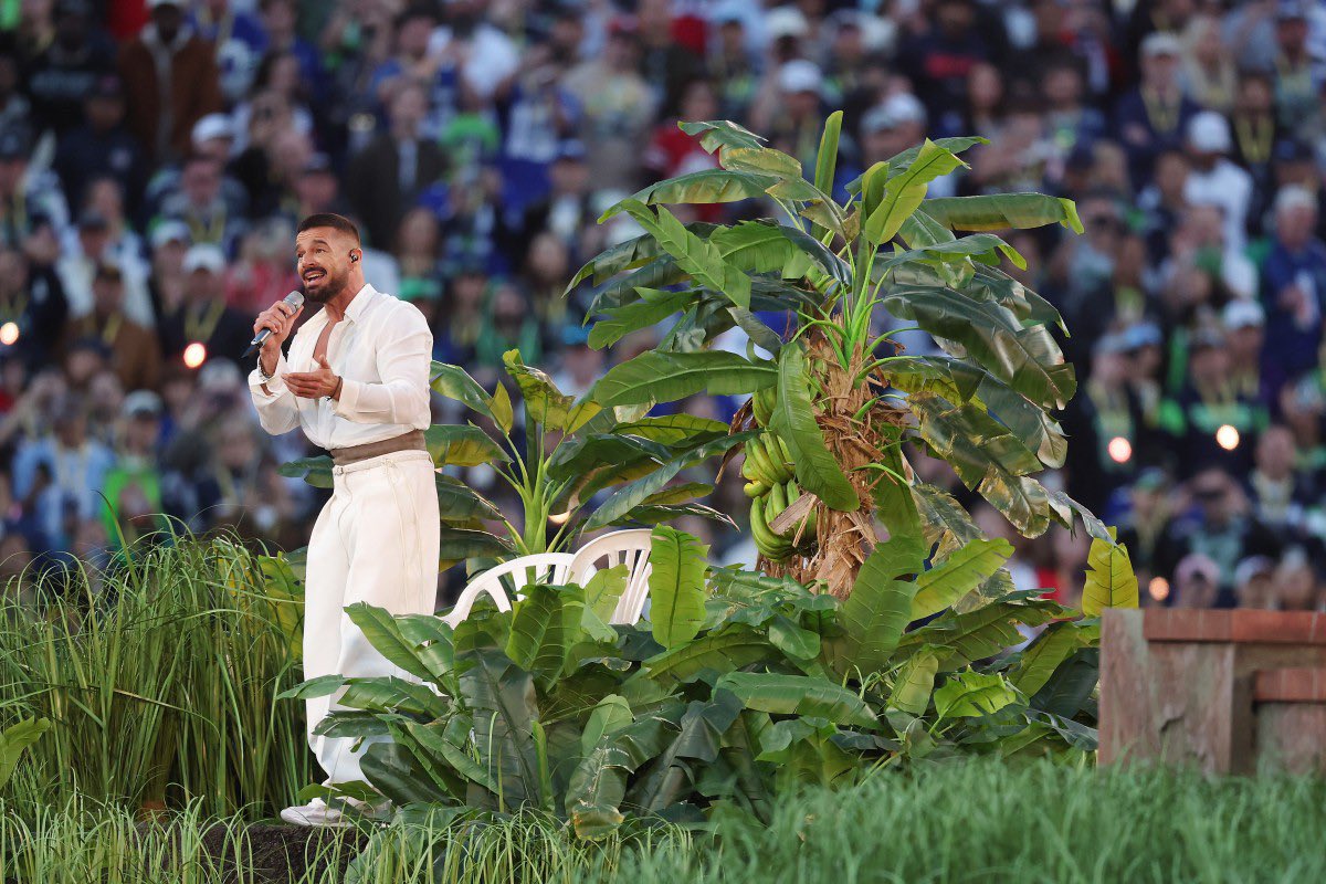 ofrece bad bunny show inolvidable en el super bowl con perreo y salsa 2