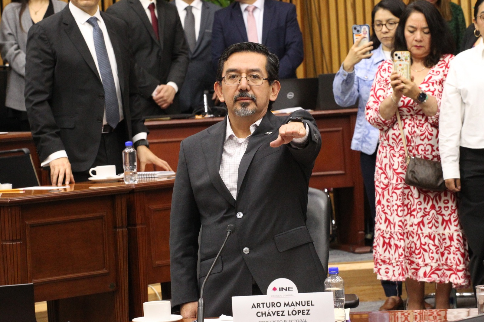 asumen los tres nuevos consejeros del ine2