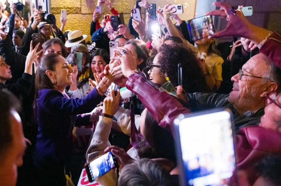 dan un gran recibimiento a claudia sheinbaum en barcelona 1