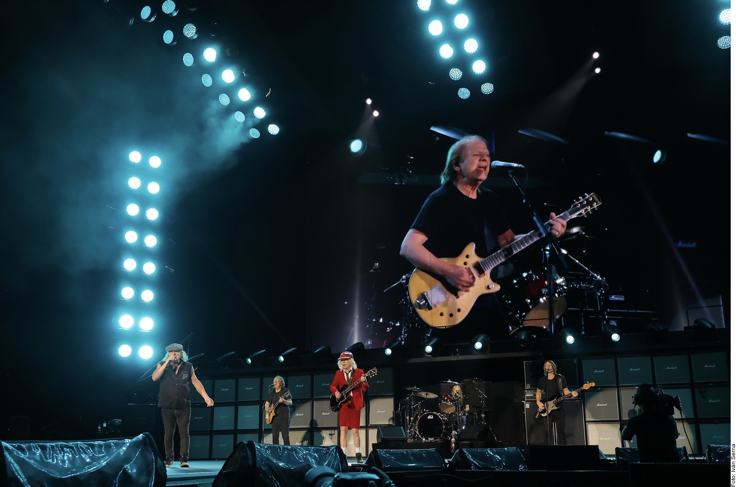 Entrega AC/DC show de máximo voltaje en CDMX - Luces del Siglo