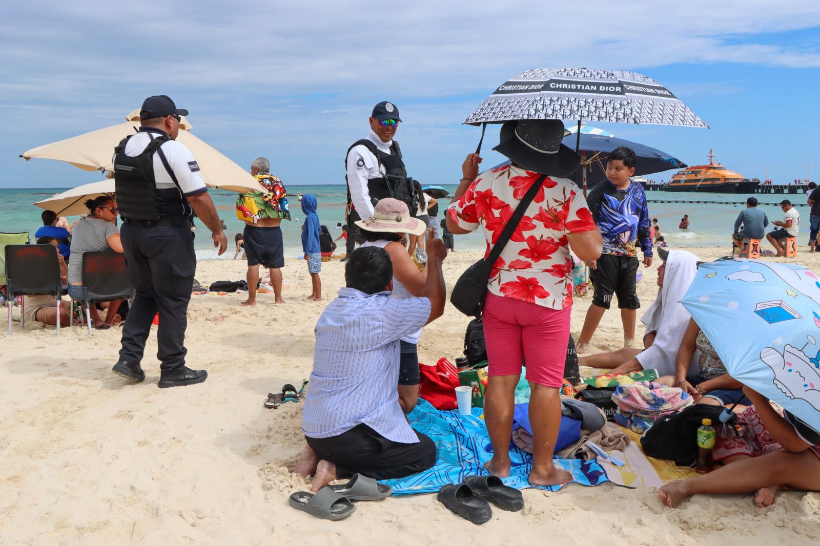 Garantizan seguridad vacacional con operativo en Playa del Carmen ...