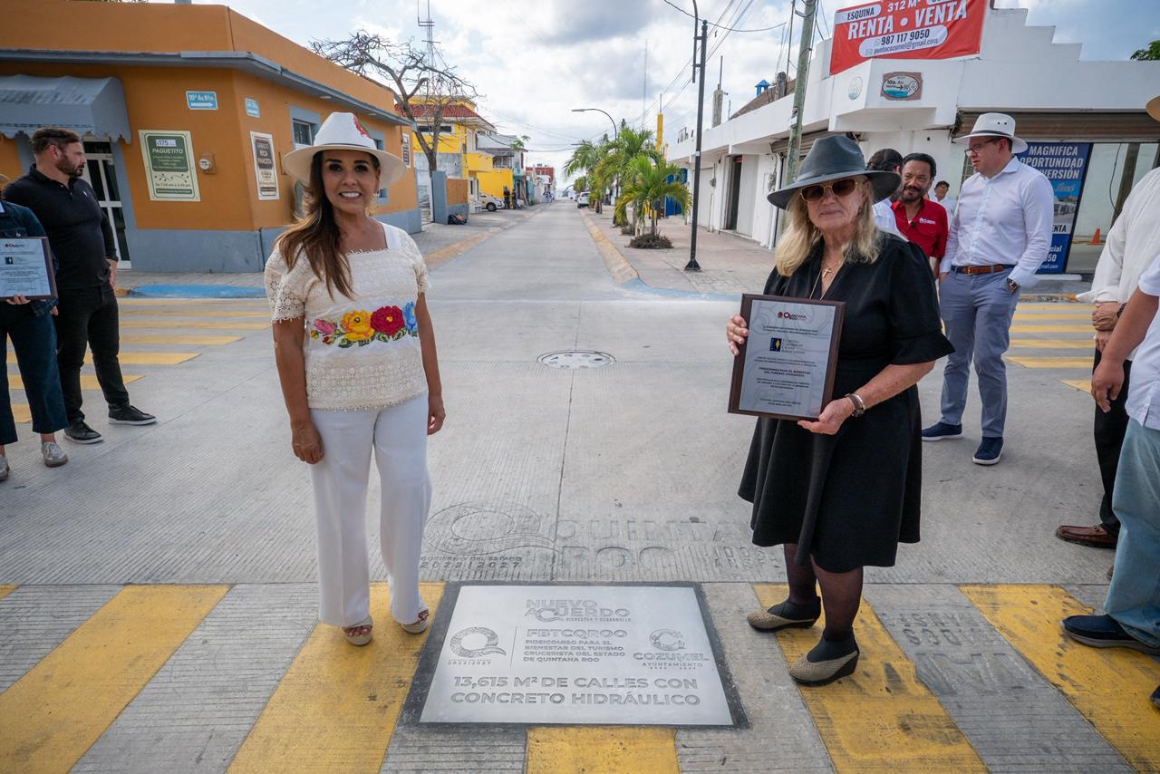 revisan mara lezama y michele paige proyectos en cozumel local1