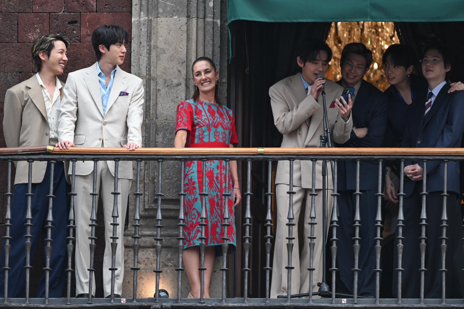 bts desata euforia en el zocalo 2