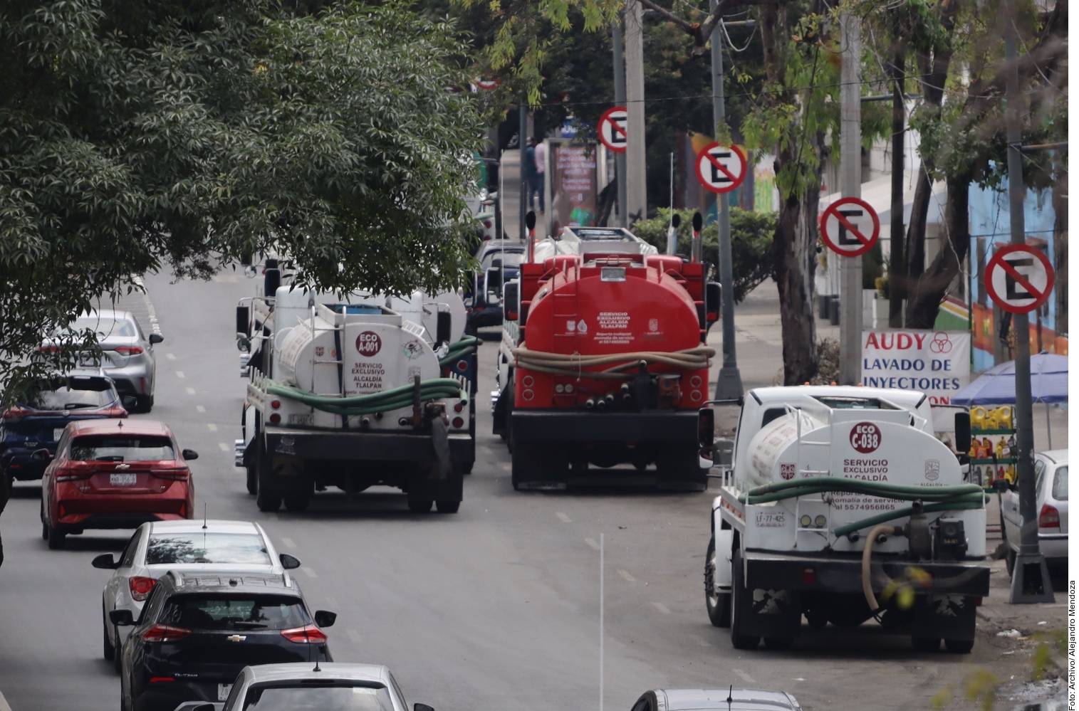Iztapalapa y Tlalpan dependen de las pipas de agua - Luces del Siglo