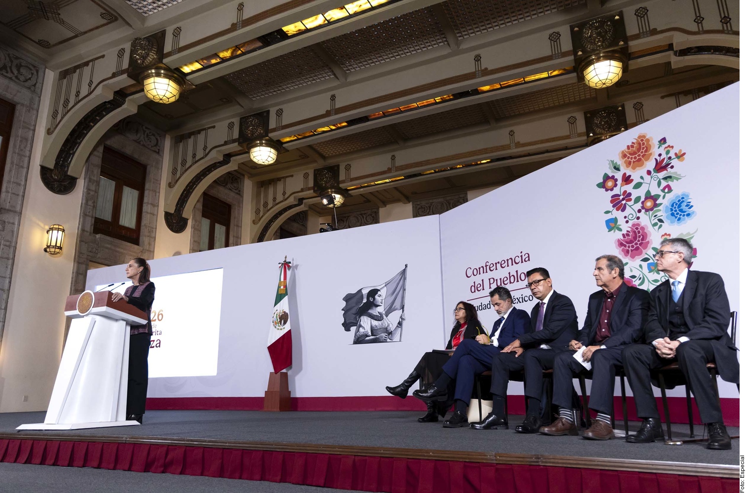 Apuntan a factureras y congelar sueldos de altos mandos