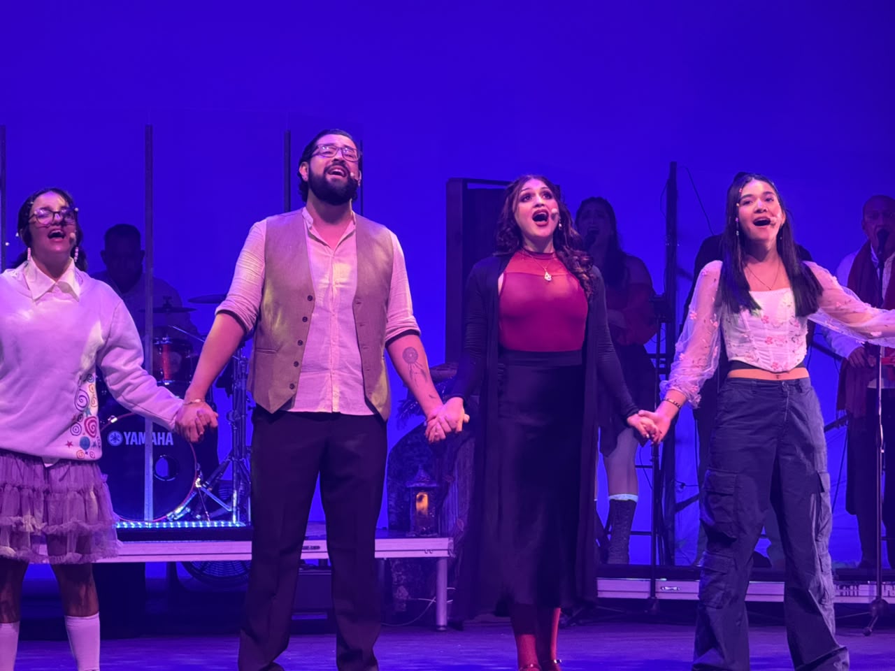 broadway nights grandes voces pero un guion que se quedo sin escenario2