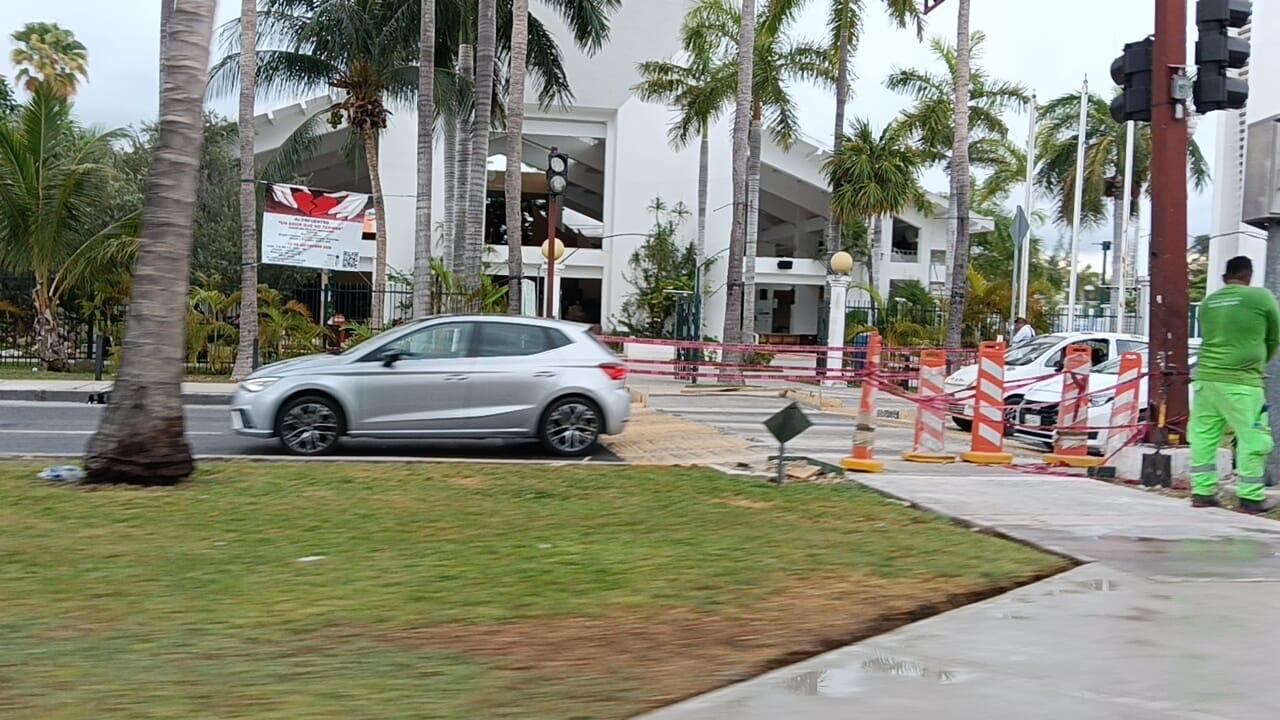 Infratour instala reductores de velocidad y cruces peatonales inteligentes en Bulevar Kukulcán