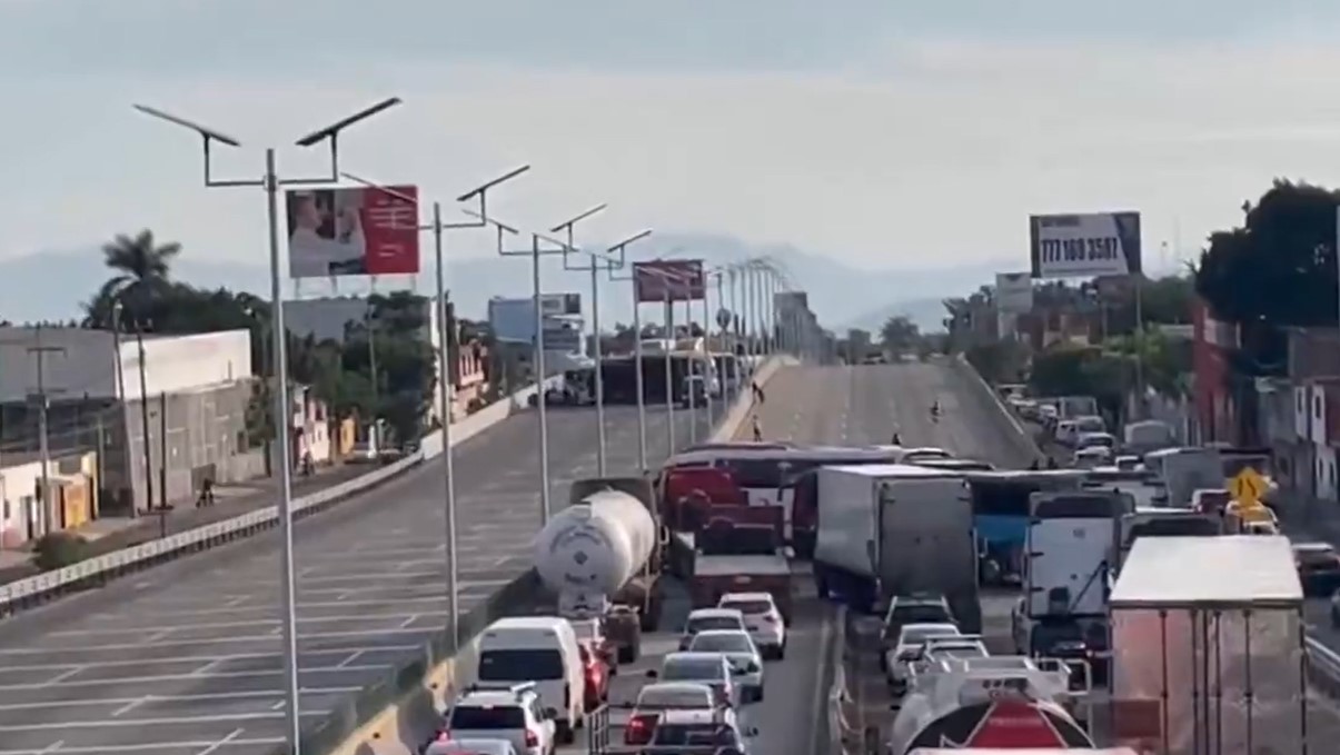 Acuerdan transportistas retirar bloqueos 1